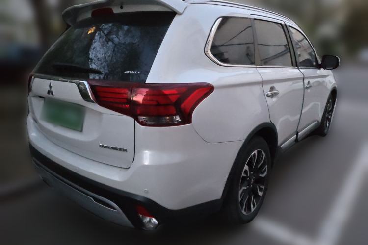 Used Mitsubishi Outlander 2019 2.4L 4x4 Zhi Xiang Edition 5 Seats China VI Standard
