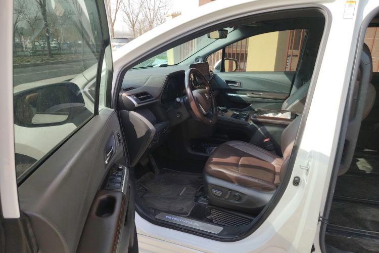Used Toyota SIENNA 2021 2.5L Hybrid Platinum Edition Left Front Seat