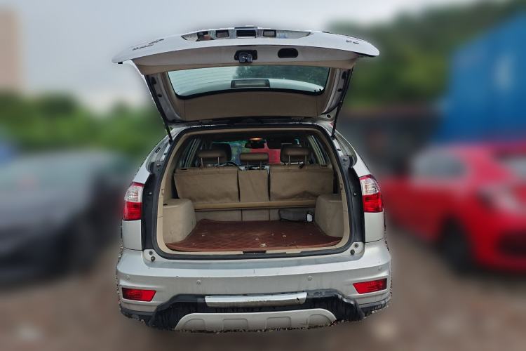 Used BYD S6 2014 2.0L Manual Luxury 5-Seater Trunk