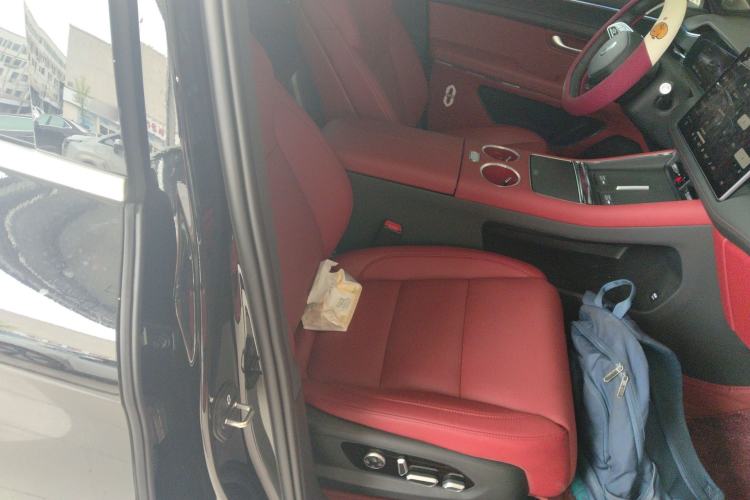 Used Hima AITO M5 2025 Extended-Range Ultra Rear-Wheel-Drive Version Right Front Seat