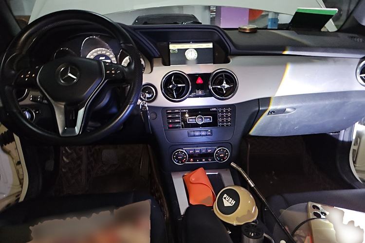 Used Mercedes-Benz GLK-Class 2014 GLK 260 4MATIC Dynamic Model Center Console