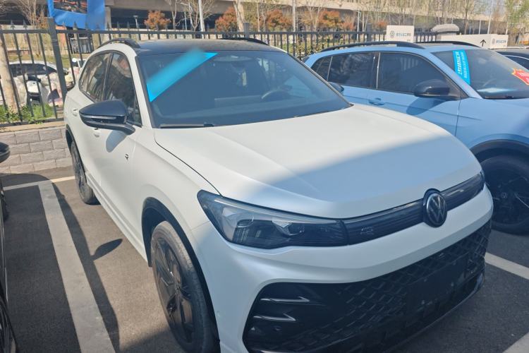 Used Volkswagen Tiguan L 2024 PRO 380TSI Four-Wheel Drive R-Line Prestige Edition Front Right 45 Deg