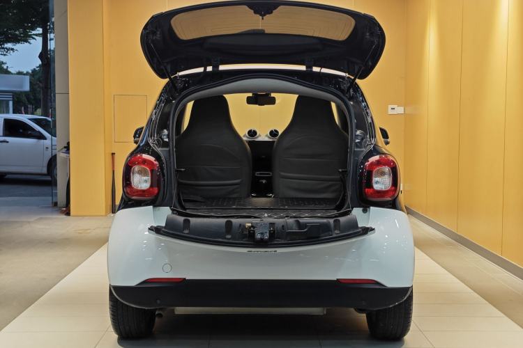 Used smart fortwo 2015 1.0L 52 kW hardtop Dynamic version