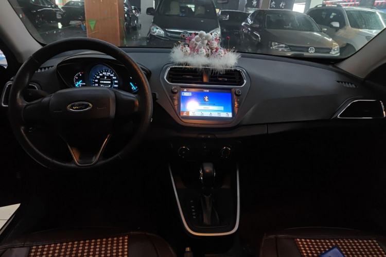 Used Ford Escort 2019 1.5L Automatic ZhiXiang Model Center Console