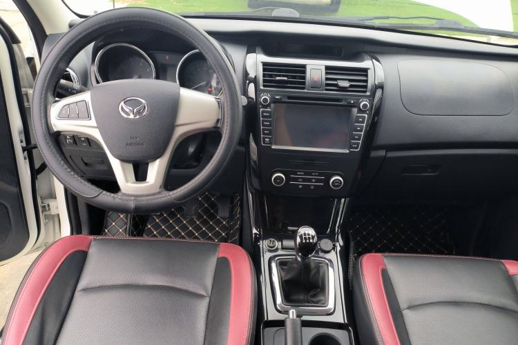 Used HYOSOW S3 2015 1.5L Luxury Model China V Standard Center Console