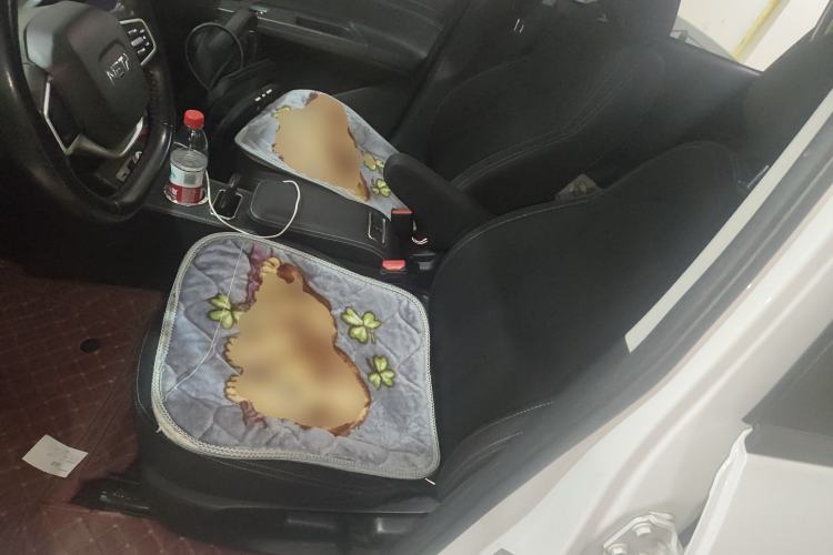 Used NETA V 2021 Standard Range Entertainment Version – Upgraded Model Left Front Seat