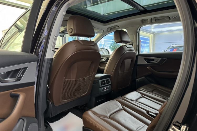 Used Audi Q7 2016 40 TFSI Comfort Model
