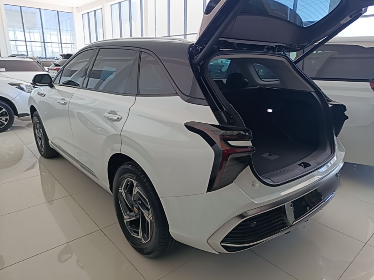 Hongqi HS3 2023 1.5T Two-Wheel Drive Shanwei Edition — снимка 4