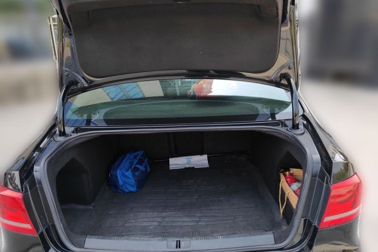 Used Volkswagen Magotan 2012 Revised 1.8TSI Luxury Version Trunk