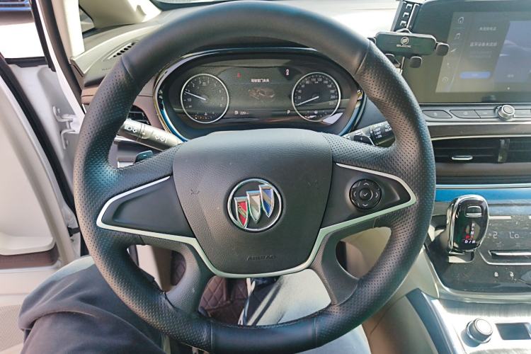 Used Buick GL8 2023 Land Executive Class Comfort Model