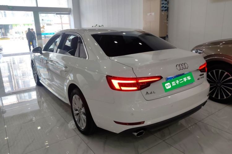 Used Audi A4L 2017 40 TFSI Ambition Edition
