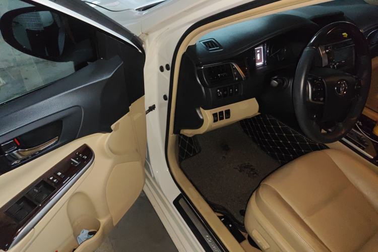 Used Toyota Camry 2015 Dual-Engine 2.5 HG Luxury Navigation Edition
