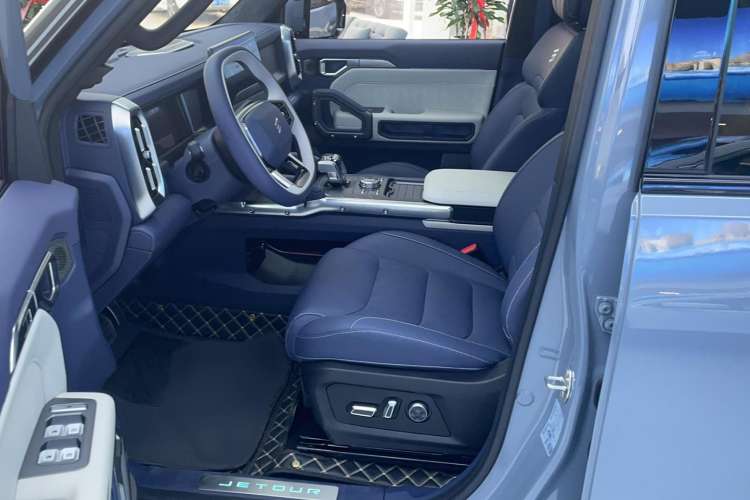 Used JETOUR Traveler C-DM 2024 C-DM 208KM Mountain & Wilderness Edition Interior 2