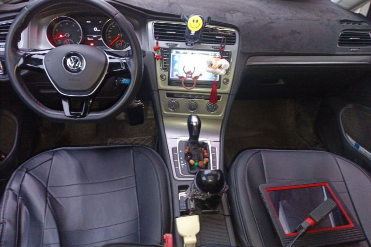 Used Volkswagen Golf 2014 1.6L Automatic Comfort Model Center Console