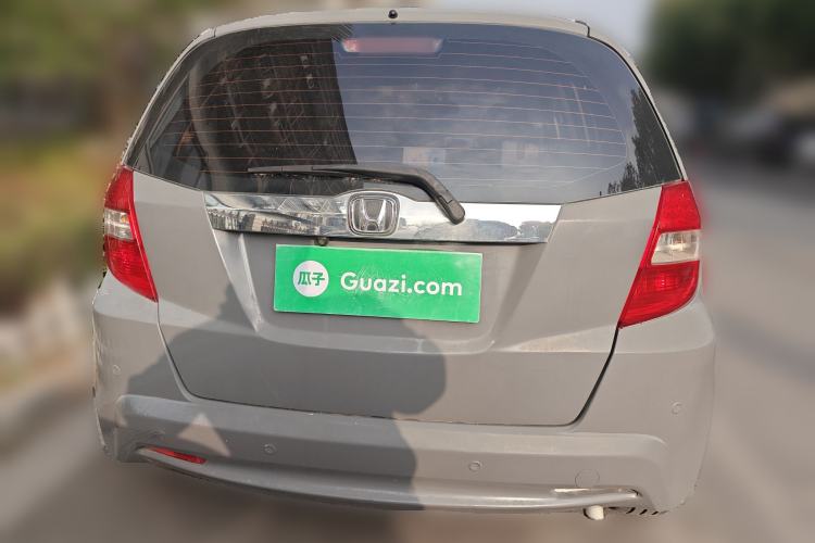 Used Honda Fit 2011 1.5L manual luxury version
