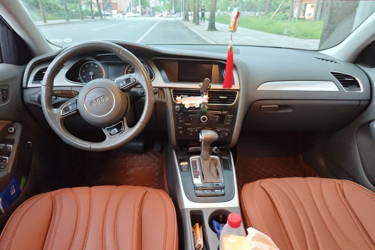 Used Audi A4L 2013 35 TFSI Automatic Standard Model Center Console