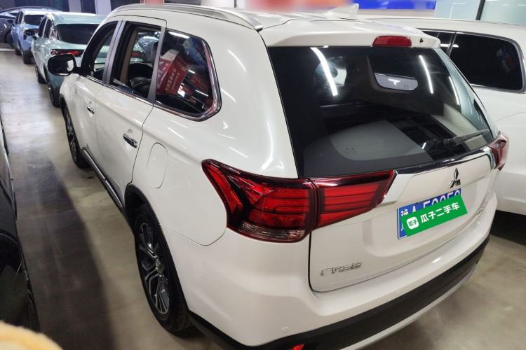 Used Mitsubishi Outlander 2016 2.4L 4x4 Elite Edition 5 Seats Rear Left 45 Deg