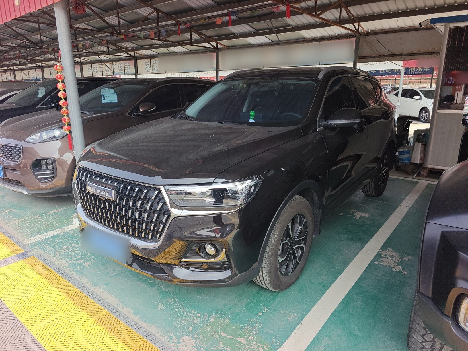 Под передней частью автомобиля