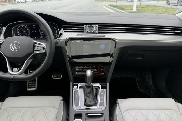 Used Volkswagen Magotan 2023 2 Million Units Limited Edition 330TSI DSG Leading Version Audio And AC Panel