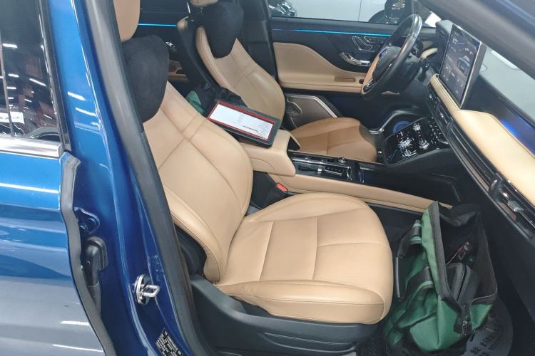 Used Lincoln Corsair 2020 2.0T Two-Wheel Drive Luxury Edition Right Front Seat