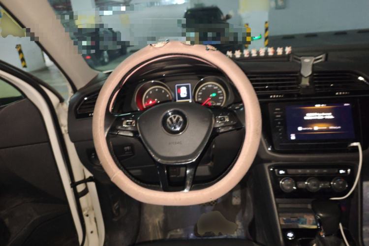 Used Volkswagen Tiguan L 2019 Updated Version 330TSI Automatic Two-Wheel Drive Panoramic Comfort Edition China VI Standard Steering Wheel