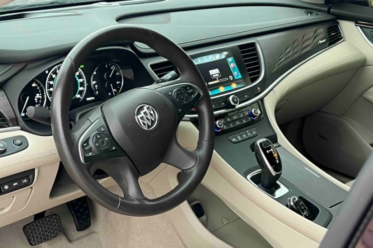 Used Buick LaCrosse 2018 28T Avenir
