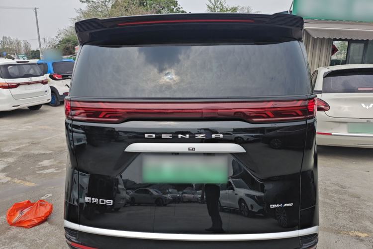 Used Denza D9 2024 DM-i 980 Four-Wheel Drive Prestige Model Rear