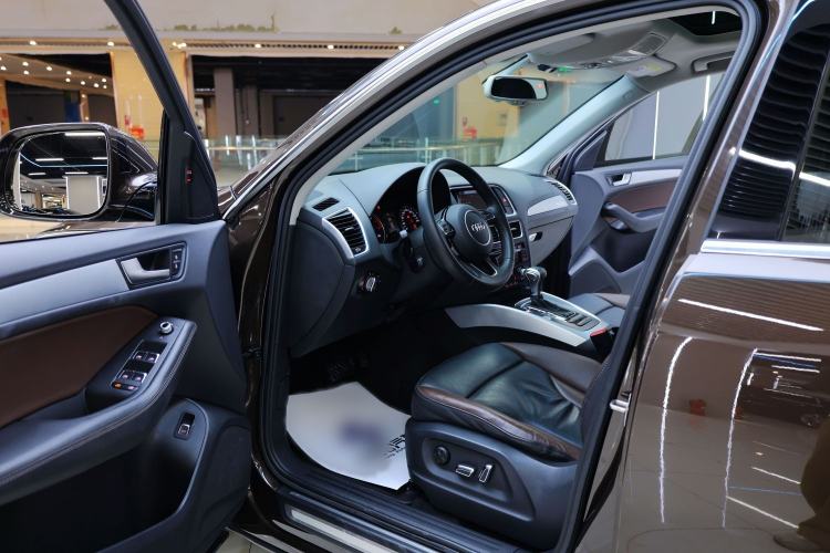 Used Audi Q5 2017 Plus 40 TFSI Technology Model