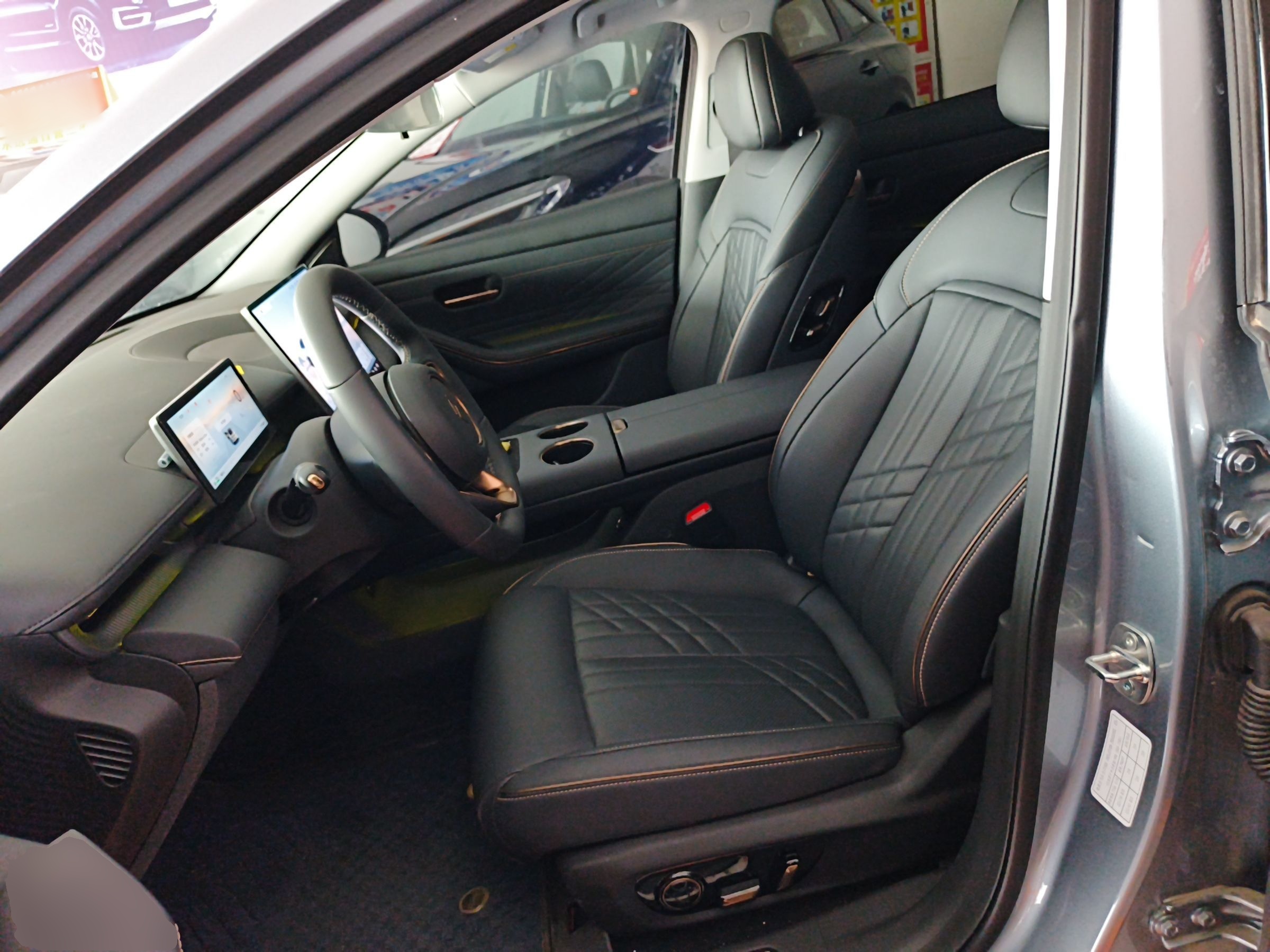 Переднее сиденье в автомобиле