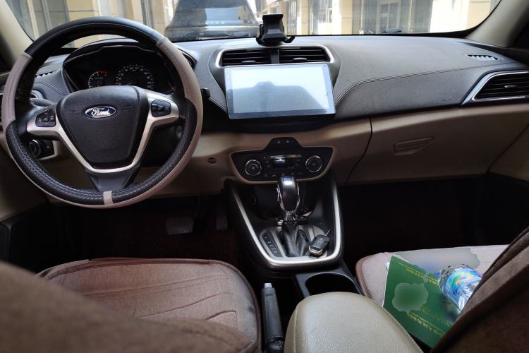 Used Ford Escort 2015 1.5L Automatic Fashion Model Center Console