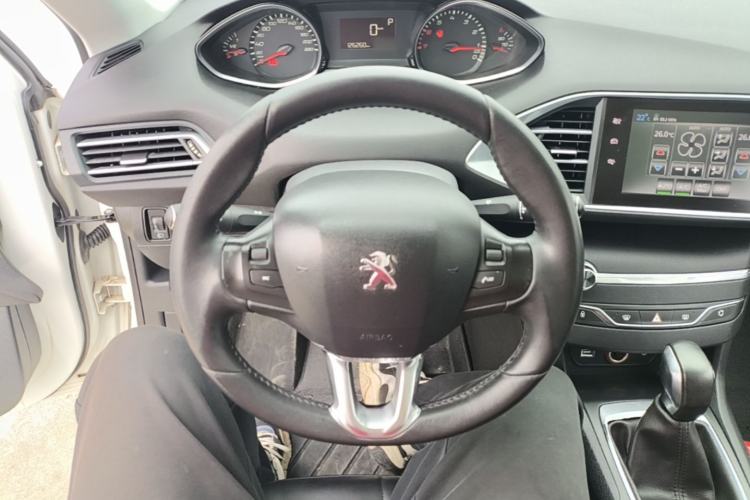 Used Peugeot 308S 2015 1.2T Automatic Jingchi Edition Steering Wheel