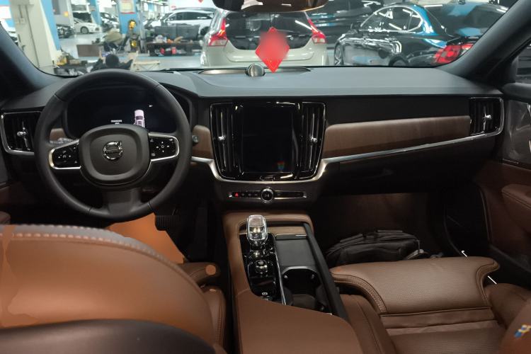 Used Volvo V90 2024 Cross Country B5 AWD Prestige Edition