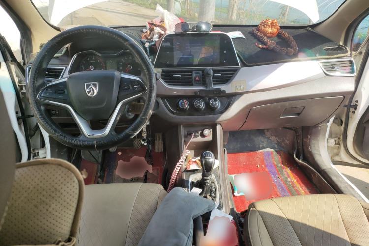 Used Baojun 310W 2017 1.5L Manual Fashion Model China V
