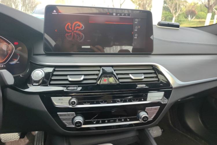 Used BMW 5 Series 2022 Restyled 530Li Leading Edition M Sport Package Audio And AC Panel