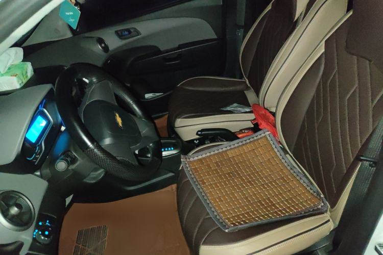 Used Chevrolet Aveo Sonic 2014 Sedan 1.4SL AT Stylish Sunroof Edition
