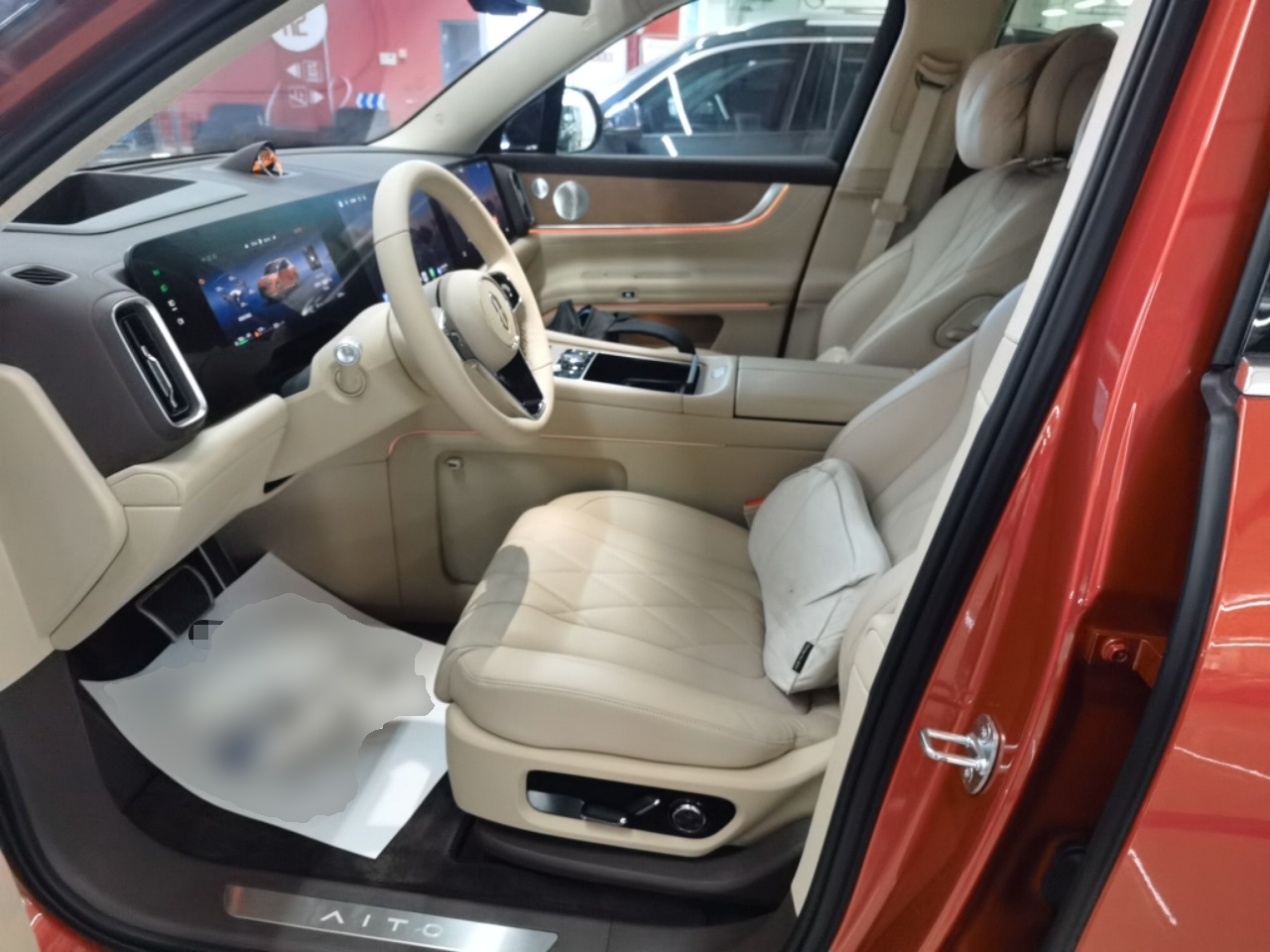 المقاعد الأمامية داخل السيارة