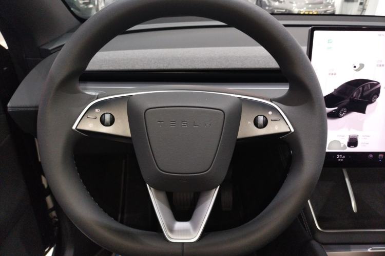 Used Tesla Model Y L 2025 Model Long-Range All-Wheel-Drive Version
