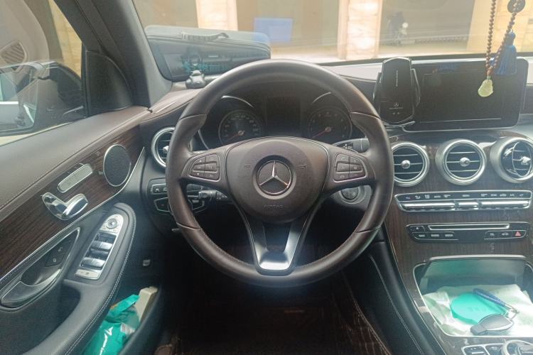 Used Mercedes-Benz GLC 2017 GLC 260 4MATIC Luxury Model Steering Wheel