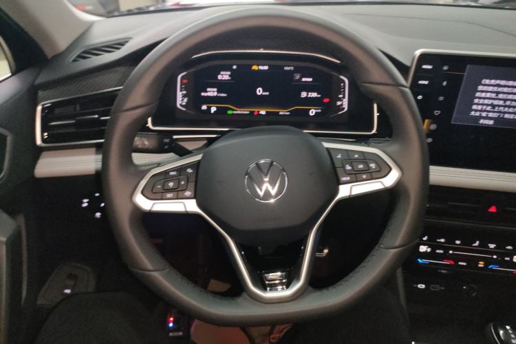 Used Volkswagen Tiguan L 2025 Model Outstanding Version 330TSI Automatic Two-Wheel Drive R-Line Longyao Edition
