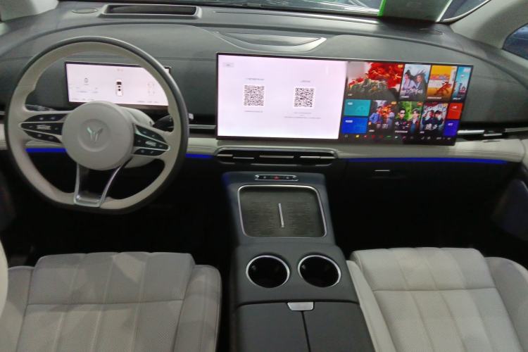 Used VOYAH Dream 2025 PHEV Four-Wheel-Drive Flagship Kunpeng Edition Center Console