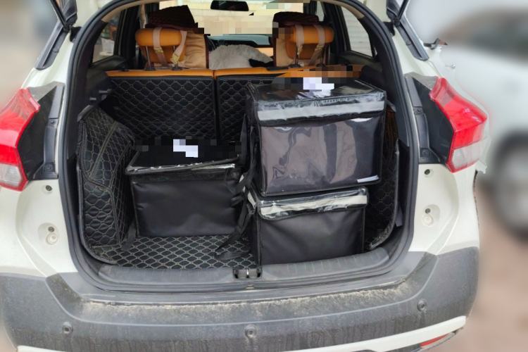 Used Nissan Kicks 2017 1.5L CVT Smart Drive Edition Trunk