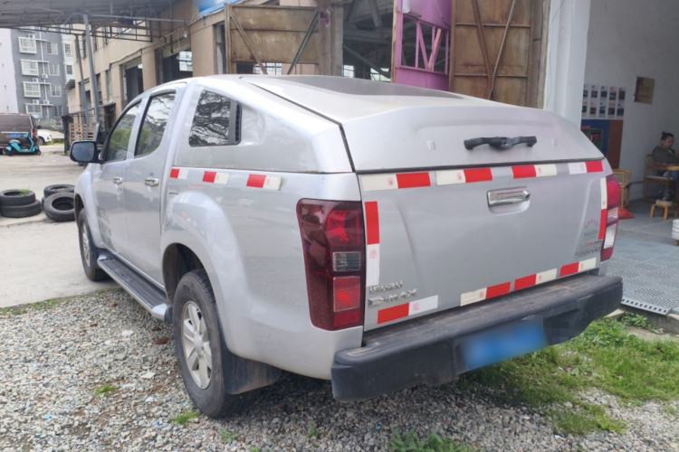 Used Isuzu D-MAX 2015 2.5T Two-Wheel Drive Automatic High-Performance Elite Version 4JK1 Exterior 2