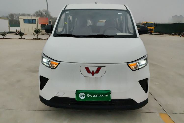 Used Wuling Yangguang 2024 300KM Comfort Version Passenger Van 75kW