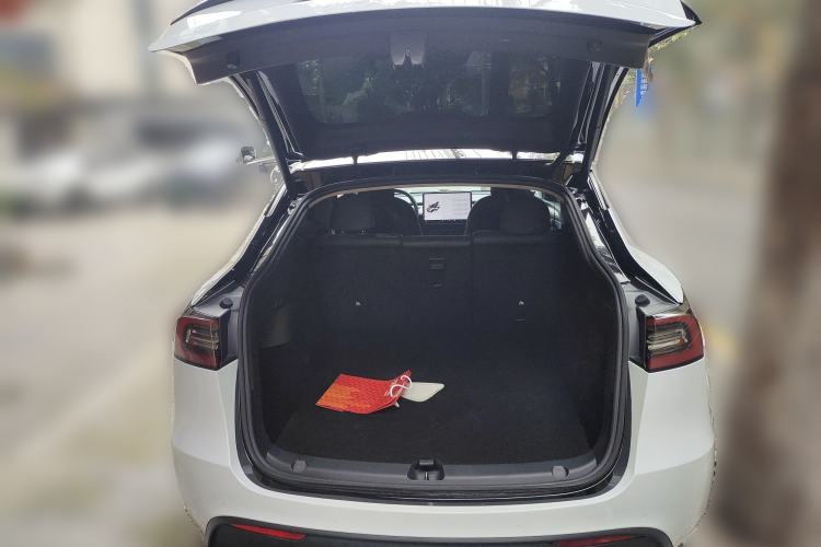 Used Tesla Model Y 2021 Long-Range All-Wheel-Drive Version Trunk