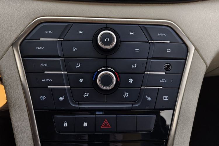 Used MG GS 2015 1.5TGI TST Luxury Edition Interior 8