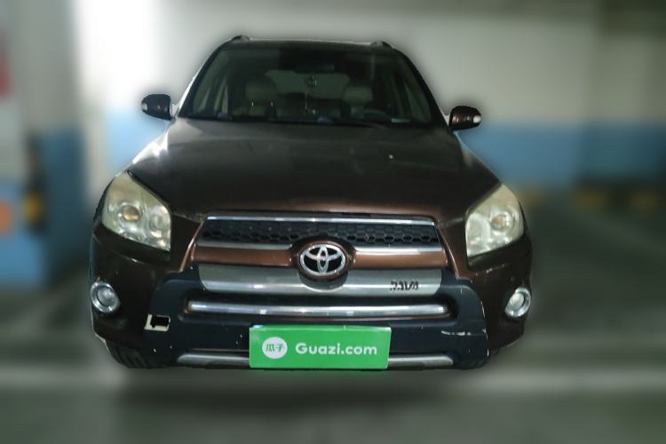 Used Toyota RAV4 2012 Luxurious 2.4L Automatic 4x4 with Stylish Features
