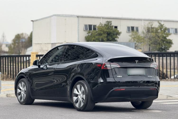 Used Tesla Model Y 2022 Long-Range All-Wheel-Drive Version Exterior 4