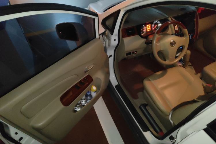 Used Venucia D50 2013 1.6L Automatic Fashion Edition
