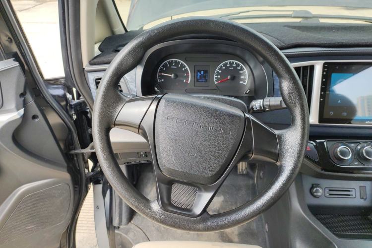 Used FORTHING Lingzhi 2022 M5L 1.6L Utility Model 7 Seats
