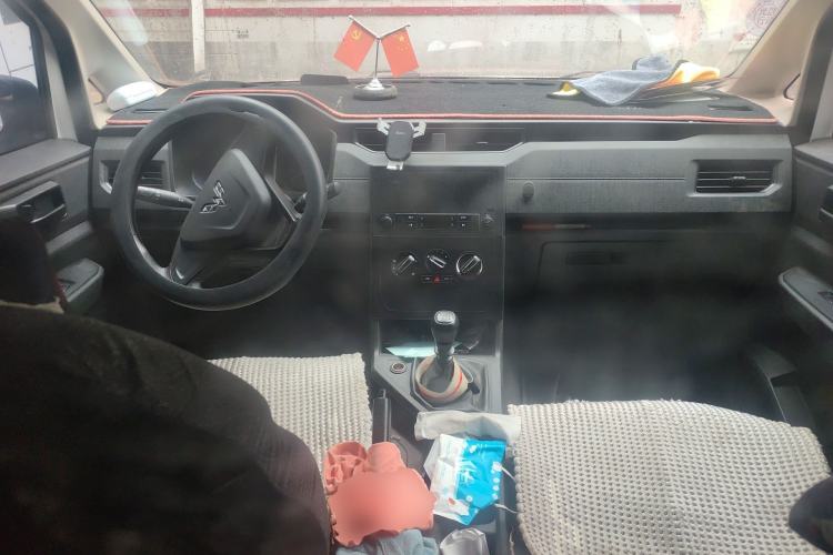 Used Wuling Hongguang PLUS 2019 1.5T Manual Wealthy Version 2 Seats Center Console